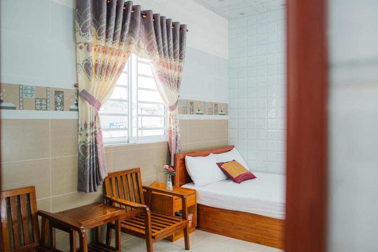 Hiep Hoa Hotel Чау Док Екстериор снимка