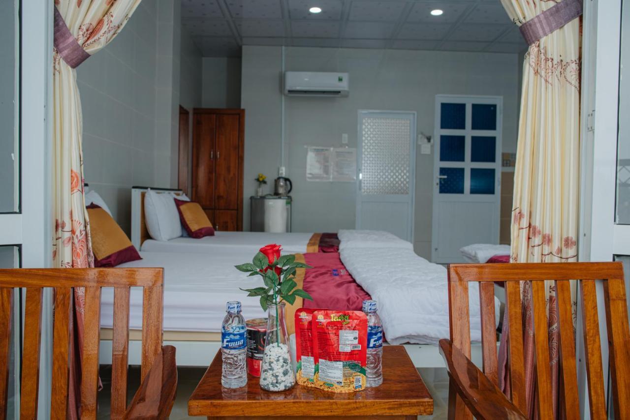 Hiep Hoa Hotel Чау Док Екстериор снимка