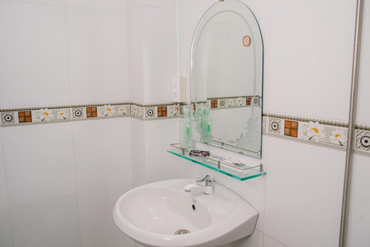 Hiep Hoa Hotel Чау Док Екстериор снимка
